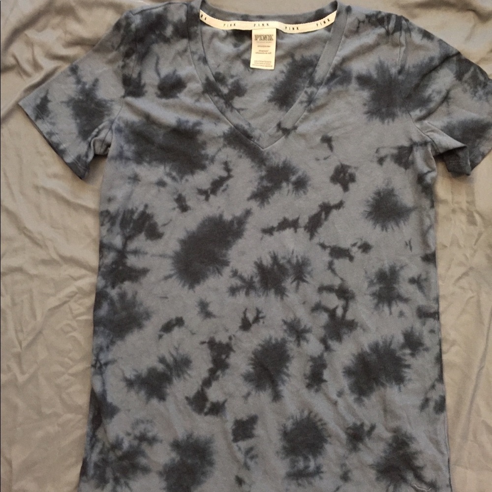 Women’s small PINK tie die V-neck t-shirt